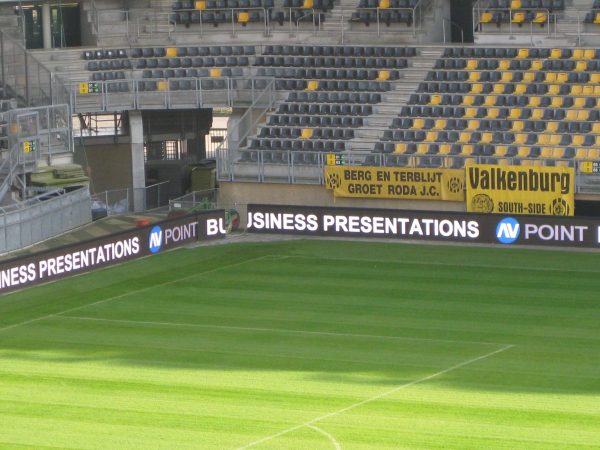 P10 Outdoor Football Stadium Perimeter LED Display Billboard 960X960 3